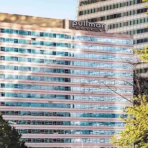 Pullman Paris La Defense 5* קורבוו